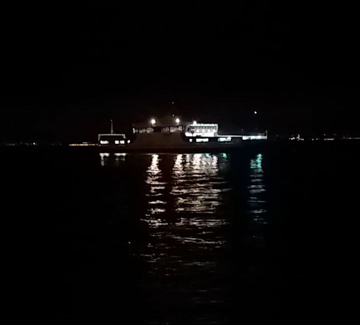 Yalova'da feribot karaya oturdu