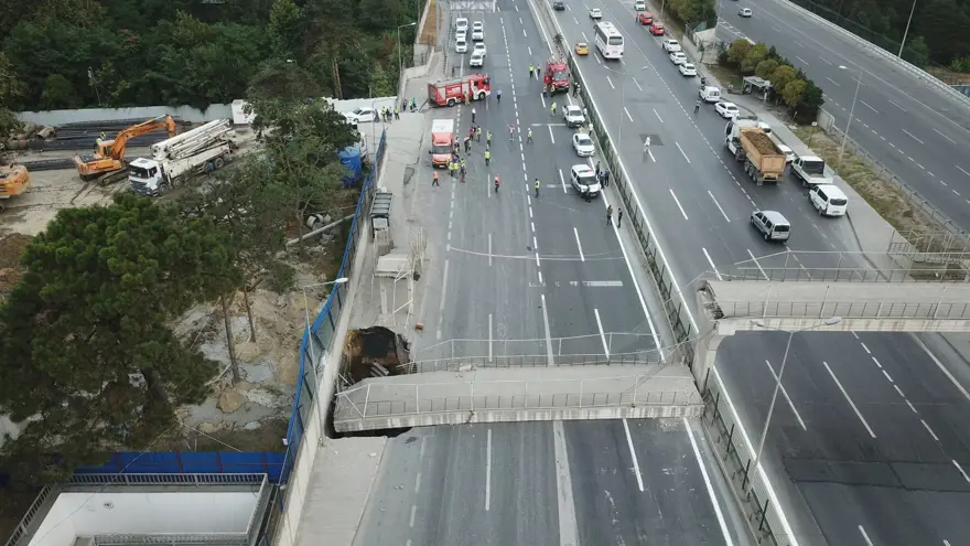 Eyüpsultan'da üst geçit çöktü 7 Eyüpsultan'da üst geçit çöktü 7