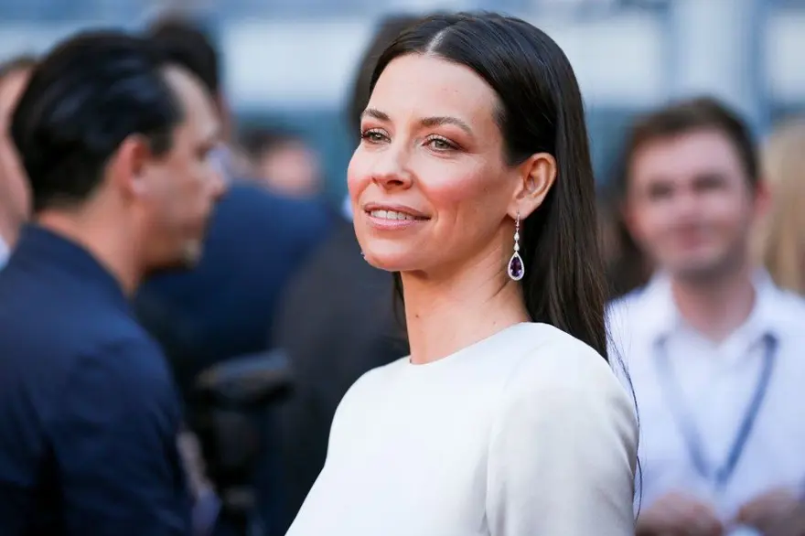 Evangeline Lilly'nin corona virüs paylaşımı tepki çekti Evangeline Lilly'nin corona virüs paylaşımı tepki çekti