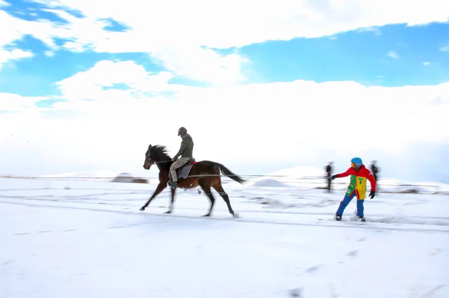 Van'da "Atlı snowboard" heyecanı 5 Van'da "Atlı snowboard" heyecanı 5