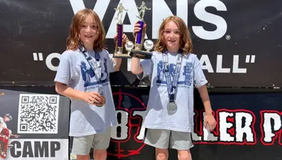 İkiz kaykaycılar ABD'deki yarışmada zirveye çıktı