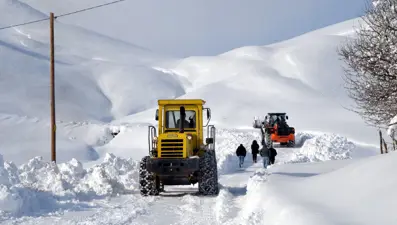 Van, Hakkari, Muş ve Bitlis&#x27;te 152 yerleşim yerine ulaşım sağlanamıyor