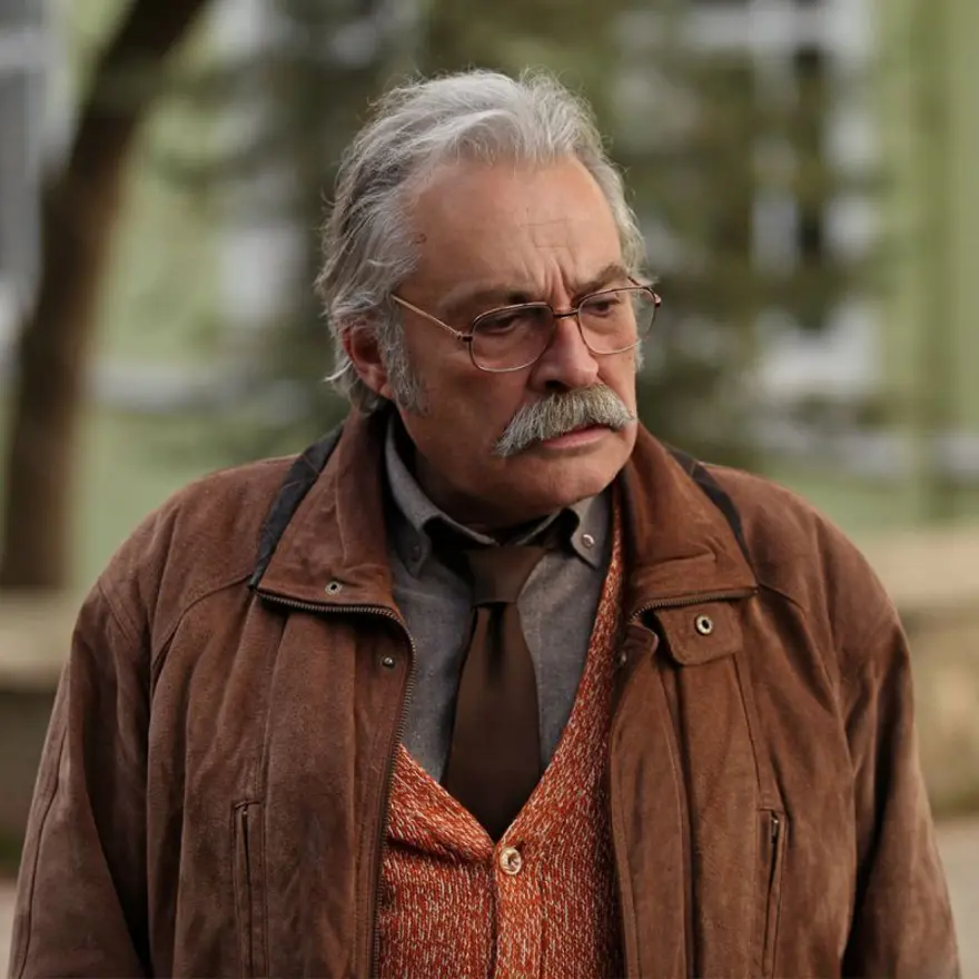 İkinci kez aday gösterilen Haluk Bilginer Emmy Ödülleri kırmızı halısında İkinci kez aday gösterilen Haluk Bilginer Emmy Ödülleri kırmızı halısında