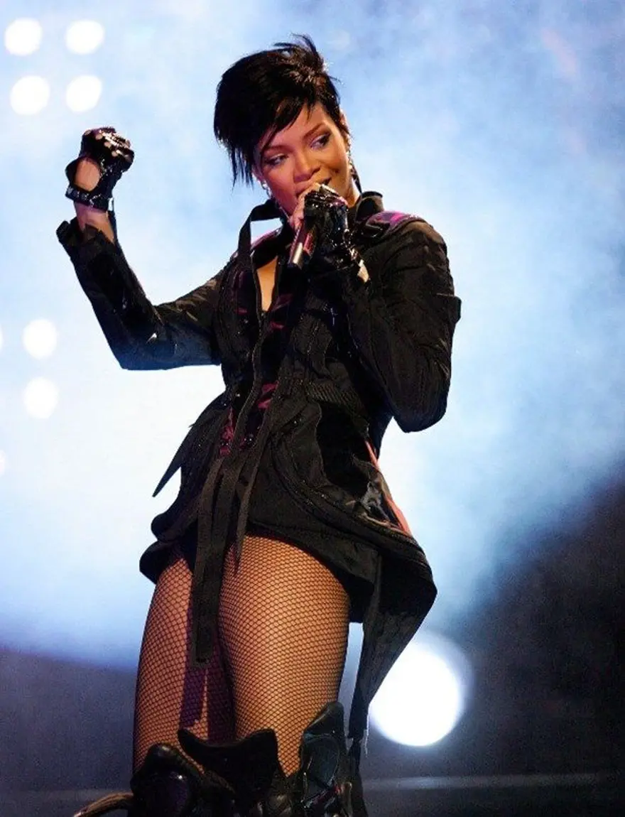 Rihanna, Victoria's Secret'ın yaratıcısına ateş püskürdü 4