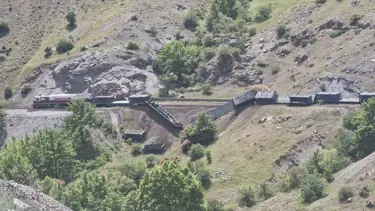 Elazığ'da yük treninin beş vagonu raydan çıktı