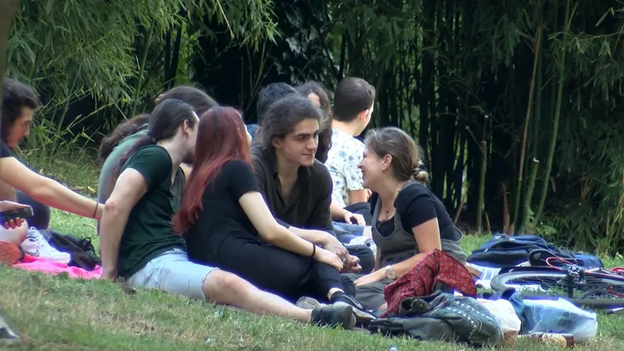 Maske takanlar azalıyor (Maçka Parkı ve İstiklal'de kurallara uyulmadı) 1