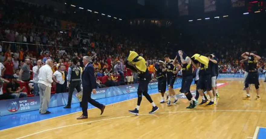 Fenerbahçe Kulübü: Sarı kırmızılı bir taraftar Obradovic'e tükürdü 9