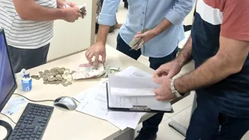 İki dilencinin üzerinden 6 bin 160 lira çıktı