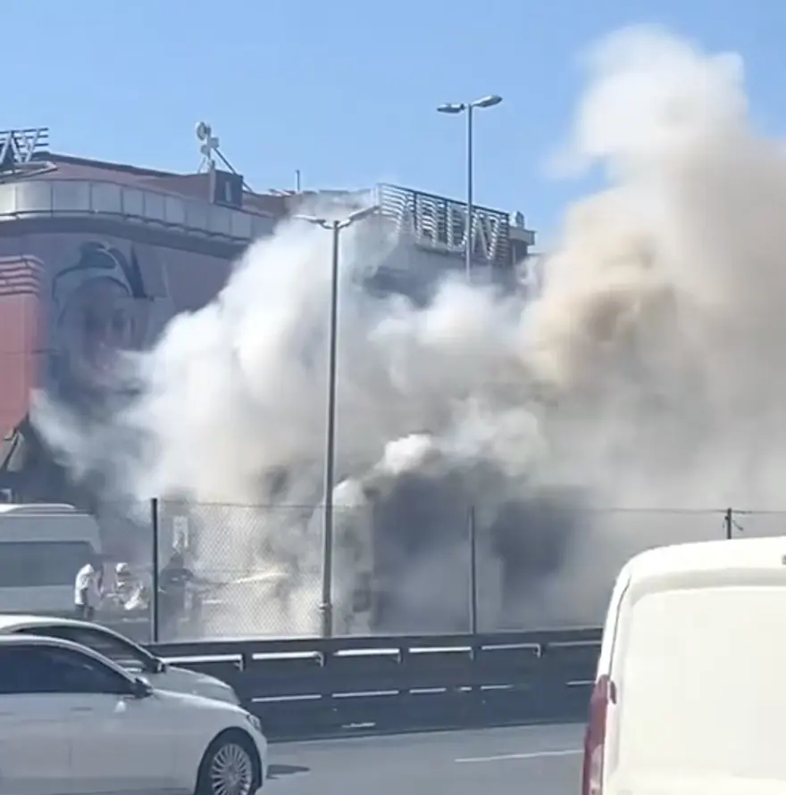 Beşyol’da metrobüs yangını 