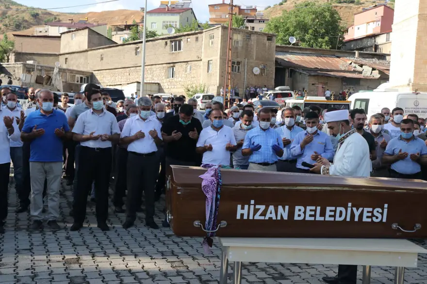 Hüzünlü veda: Pınar Gültekin son yolculuğuna uğurlandı 3