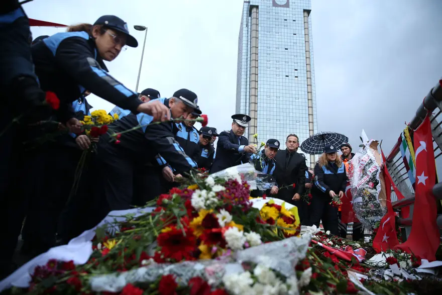 Şehitler Tepesi’ne ziyaretler sürüyor 12 Şehitler Tepesi’ne ziyaretler sürüyor 12