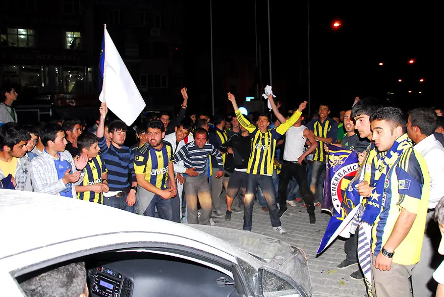 Her yer sarı lacivert 23