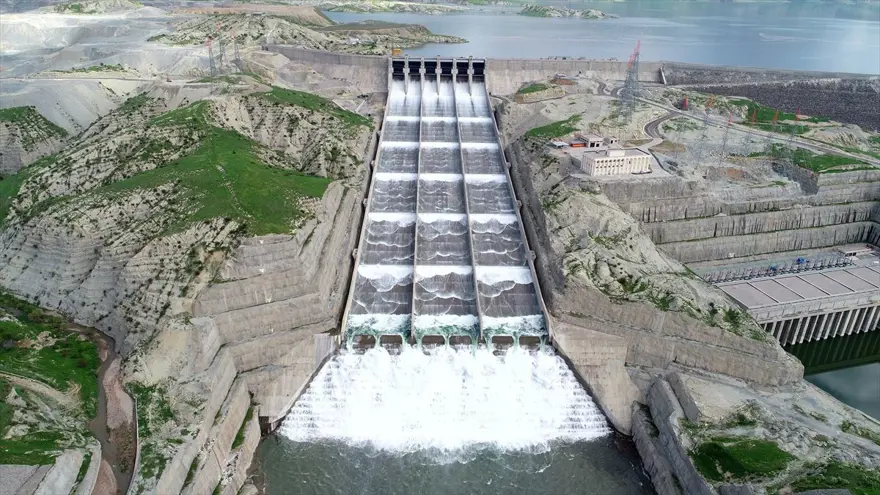Ilısu Barajı'nda ilk türbin test amaçlı döndürüldü 7