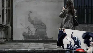 Banksy'nin yeni eserini duvardan sildiler
