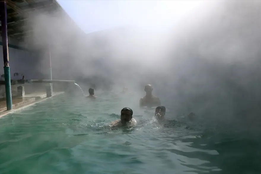 Şifa kaynağı Diyadin Kaplıcaları'nda işletmeciler yoğun ilgiden talebe yetişemiyor 9