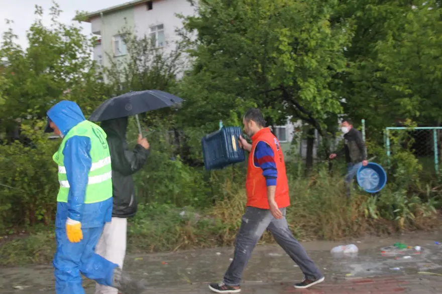 Kütahya Domaniç'i dolu ve sel vurdu 11