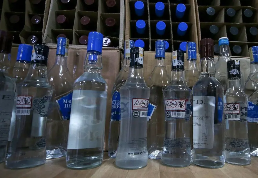 Yılbaşı öncesi sahte içki alarmı! Sahte içki nasıl anlaşılır, alkol zehirlenmesinin belirtileri nelerdir? 5 Yılbaşı öncesi sahte içki alarmı! Sahte içki nasıl anlaşılır, alkol zehirlenmesinin belirtileri nelerdir? 5