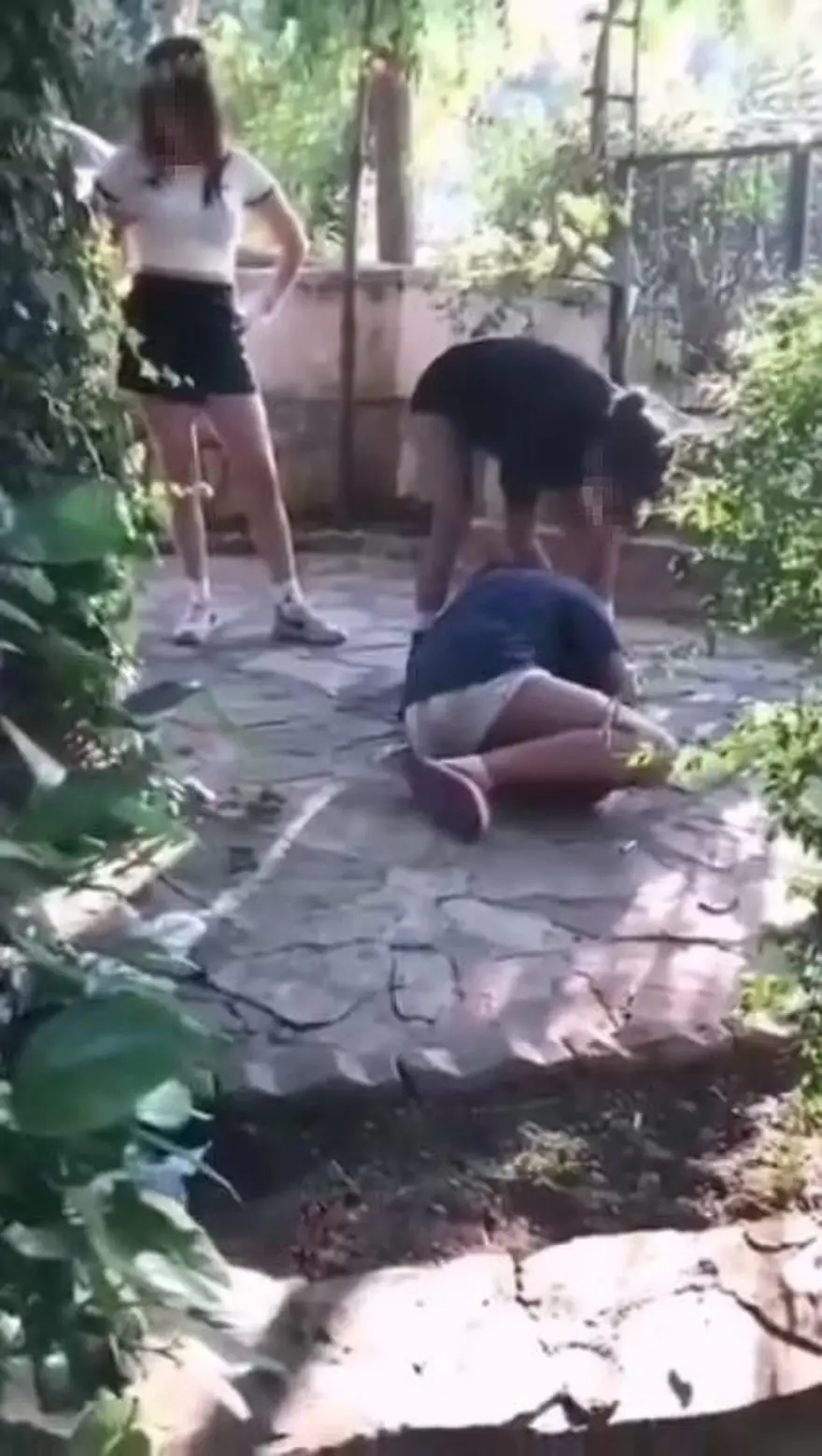 Marmaris'te dehşete düşüren kız kavgası: Öldüresiye dövüp kayda aldılar 4