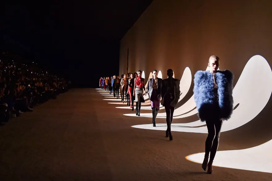 Ünlüler Paris Moda Haftası Saint Laurent defilesinde ön sıralarda 19