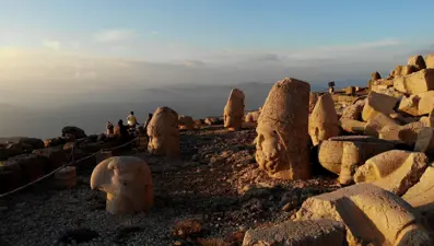 Nemrut Dağı sezonun son turistlerini ağırlıyor