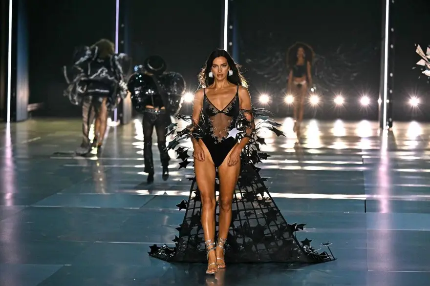 Victoria’s Secret defilesi geri döndü: Melekler 6 yıl sonra podyumda 1 Victoria’s Secret defilesi geri döndü: Melekler 6 yıl sonra podyumda 1