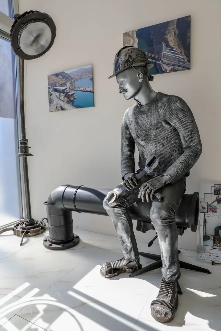 Elazığ ve Malatya arasındaki Kömürhan Köprüsü'nün inşaat atıkları sanat eserine dönüştü 11