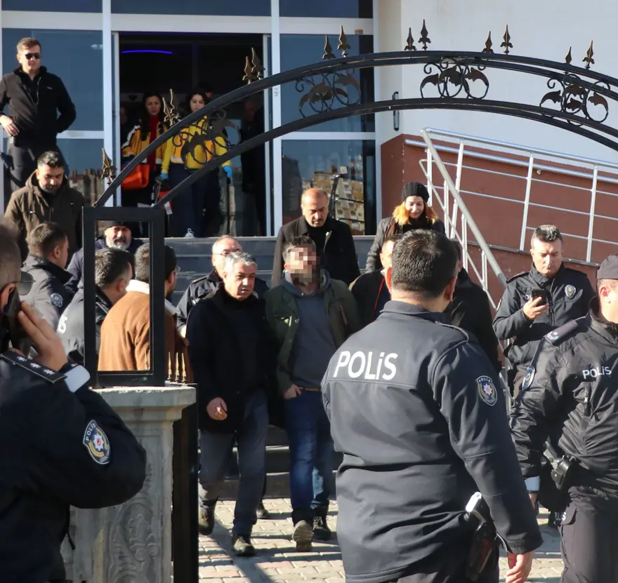 Kayseri'de hareketli dakikalar: 7 yaşındaki oğlunu vurup kendini eve kilitledi 5