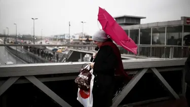 Hava durumu: Etkili olan lodos İstanbul'a yağmur taşıyor (Bugün hava nasıl olacak?)