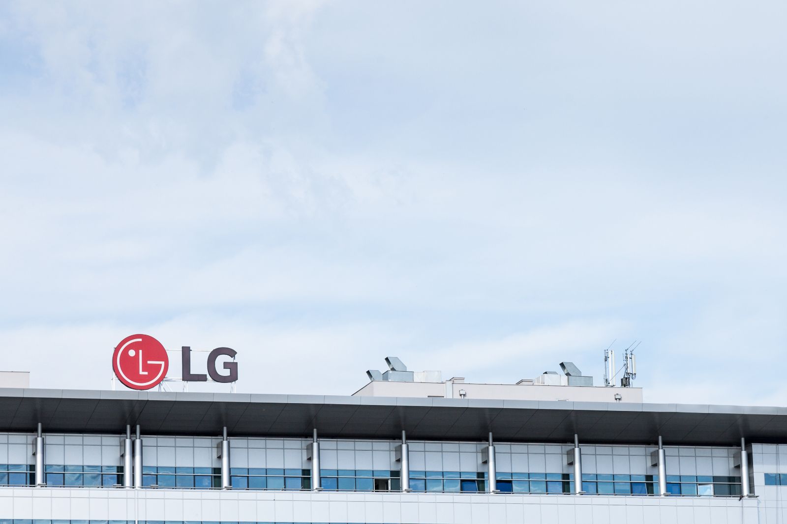 Ankara’nın en büyük LG Brand Shop’u açıldı