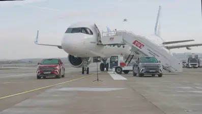 Bakan Uraloğlu Sabiha Gökçen Havalimanı'nda 2. pisti açılışı öncesi test etti