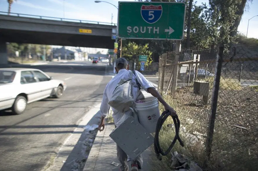 Los Angeles'ta 40 bin evsiz otellere yerleştirilecek 8