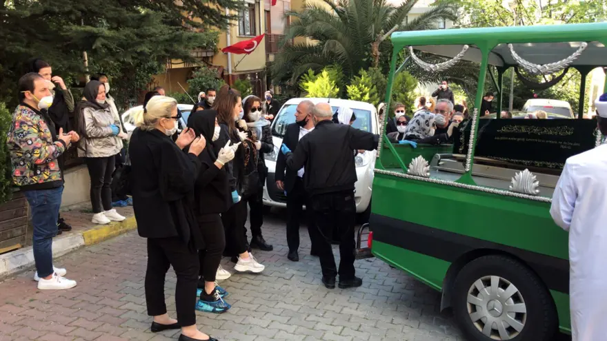 Ünlü modacı Nur Yerlitaş son yolculuğuna uğurlandı 10