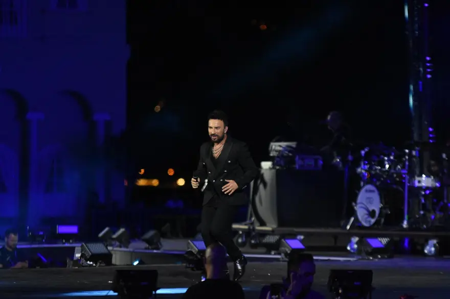 İzmir’de kurtuluş günü coşkusu: Tarkan konserine yüz binlerce kişi akın etti 15