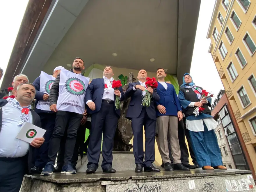 HAK-İŞ Kazancı Yokuşu'na karanfil bıraktı 9