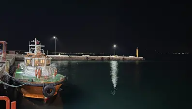 Çanakkale Boğazı'nda korku dolu anlar: Kaptan denize düştü