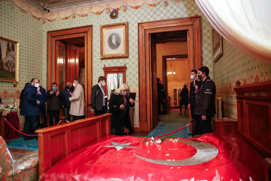 Büyük Önder Atatürk Dolmabahçe'de anıldı 15
