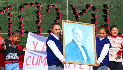 Yurtta Cumhuriyet coşkusu: Sınır köyünden yürekleri ısıtan fotoğraf