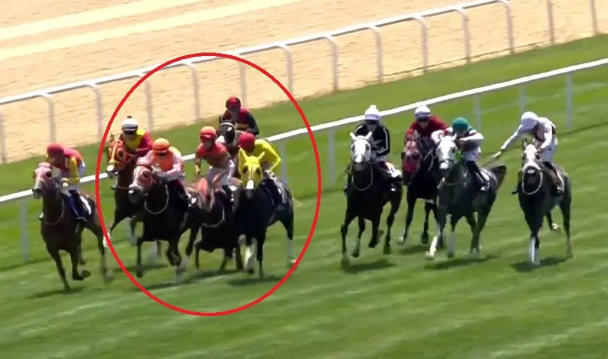 Ankara'da hipodromda atlar çarpıştı: 2 jokey yaralandı Ankara'da hipodromda atlar çarpıştı: 2 jokey yaralandı