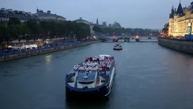 Paris Olimpiyatları: Seine Nehri'ndeki kirlilik nedeniyle triatlon antrenmanı iptal edildi