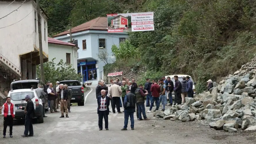 Korkuyla 3 kez okul değiştirdiler ama heyelandan kurtulamadılar 4 Korkuyla 3 kez okul değiştirdiler ama heyelandan kurtulamadılar 4