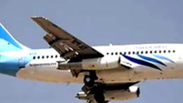 Uçakta doğurdu, bebeği tuvalete attı