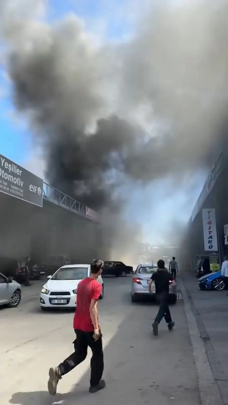 Yedek parça dükkanında yangın 2 Yedek parça dükkanında yangın 2