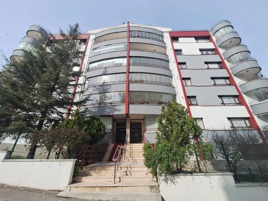 Ankara’da vahşet: Eşini öldürdü, kendisini engellemekisteyen oğlunu yaralayıp 4’üncü kattan atladı 3 Ankara’da vahşet: Eşini öldürdü, kendisini engellemekisteyen oğlunu yaralayıp 4’üncü kattan atladı 3