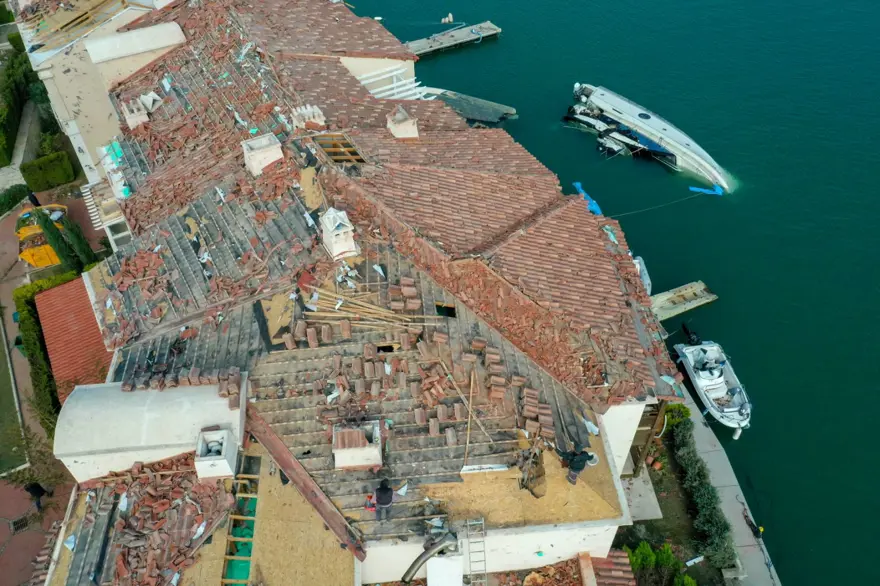 İzmir Çeşme'de hortumun geride bıraktığı hasar için çalışmalar sürüyor 19