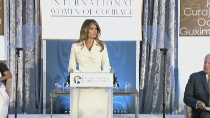 Saadet Öğretmen ödülünü Melania Trump'tan aldı 8 Saadet Öğretmen ödülünü Melania Trump'tan aldı 8