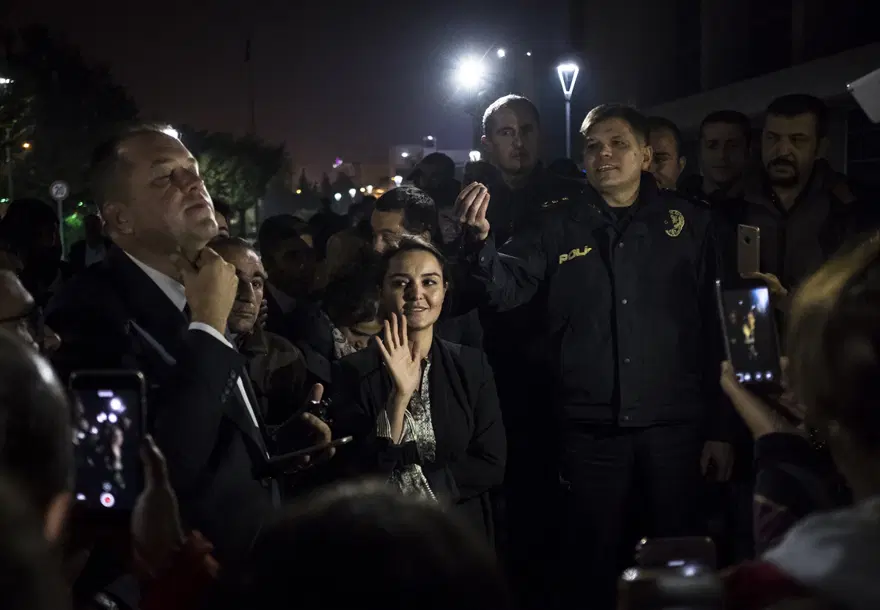 Ankara Büyükşehir Belediyesi önünde "kadro" eylemi 5