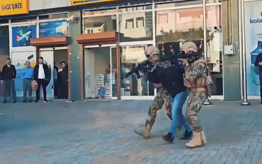 PTT binasında gerçeği aratmayan tatbikat:Polis etkisiz hale getirdi 5