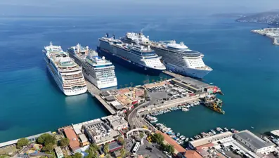 Kuşadası'na 4 kruvaziyerle 13 bin 750 turist geldi