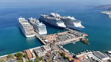 Kuşadası'na 4 kruvaziyerle 13 bin 750 turist geldi