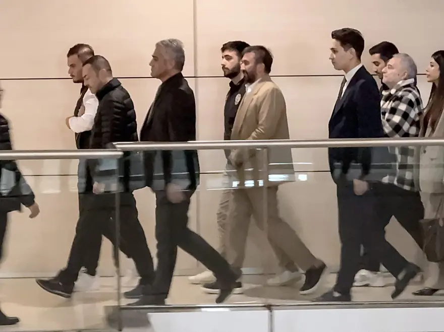 Ünlü isimlere yasa dışı bahis soruşturması: Mehmet Ali Erbil ve Serdar Ortaç'ın serbest bırakılmasına itiraz, 8 fenomeninin hesabına erişim engeli Ünlü isimlere yasa dışı bahis soruşturması: Mehmet Ali Erbil ve Serdar Ortaç'ın serbest bırakılmasına itiraz, 8 fenomeninin hesabına erişim engeli